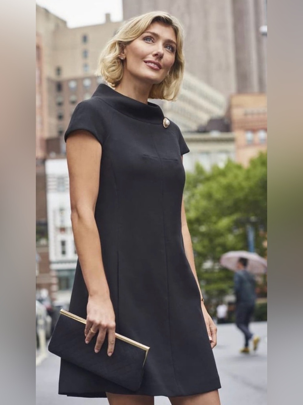Elegant Black Short-Sleeve Mini Dress with Decorative Button